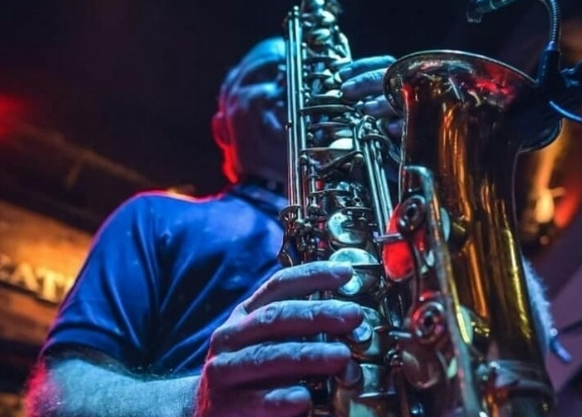 Es de Funes, ingresó a la orquesta municipal como alumno y su pasión y dedicación lo llevó a ser el director 